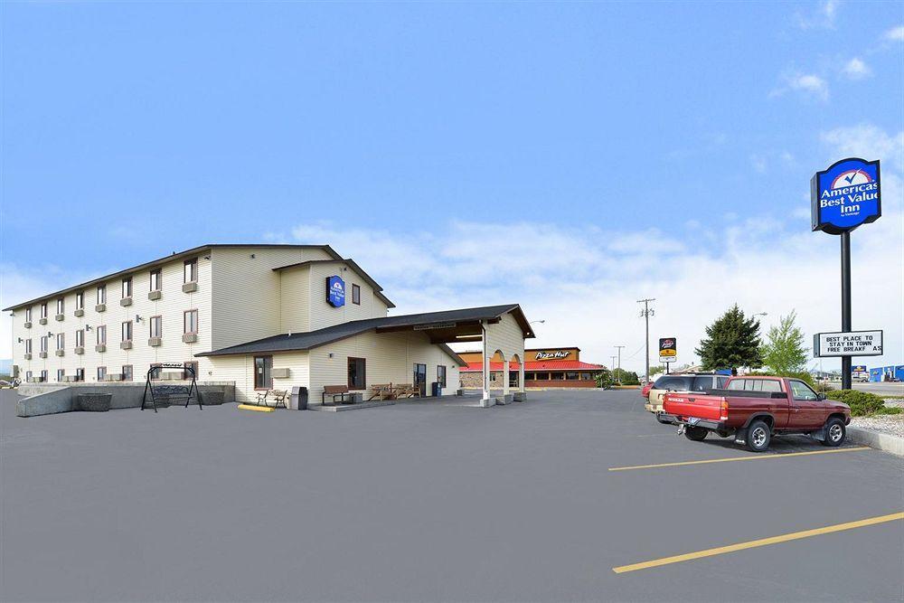 Super 8 By Wyndham Dillon Motel Exterior photo