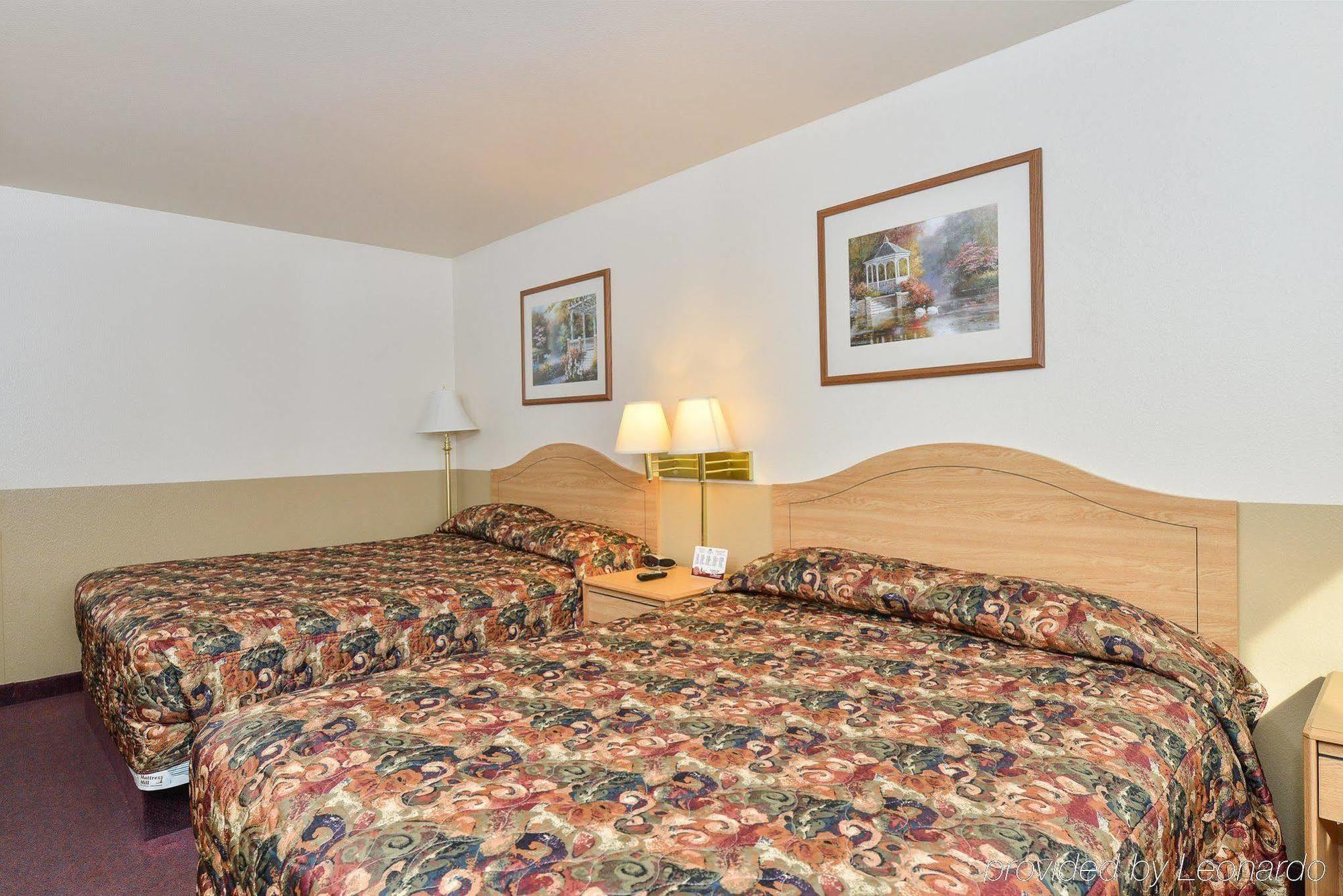 Super 8 By Wyndham Dillon Motel Exterior photo